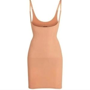 SKIMS Open Bust slip